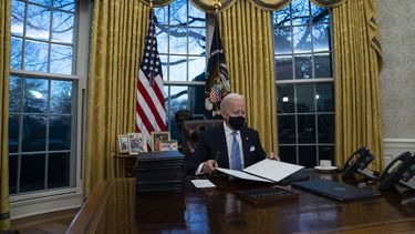 Demócratas frenan expectativas sobre ley migratoria de Biden