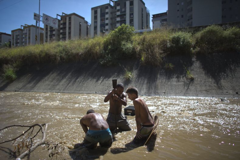 REP-GEN_VENEZUELA-CHATARREROS_DE_RIO-5.jpg
