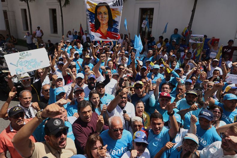 Partidarios de la líder opositora María Corina Machado se manifiestan para exigir su regreso al país y la celebración de elecciones inmediatas, en Los Teques, Venezuela, el domingo 27 de septiembre de 2026. (Foto AP/Pedro Mattey)