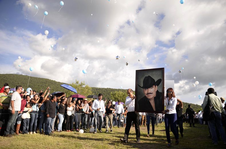 ESP-MUS_JOAN_SEBASTIAN-FUNERAL-0.jpg