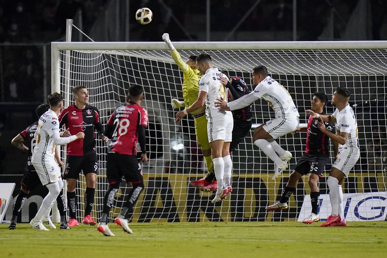 Atlas vence a Pumas en las semifinales del Apertura mexicano