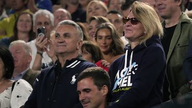 El padre de Djokovic no estará en la semifinal de Australia