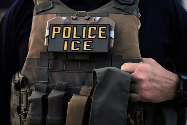 Un agente de inmigración en Park Ridge, Illinois, el 19 de septiembre de 2025. (Foto AP/Erin Hooley, Archivo)