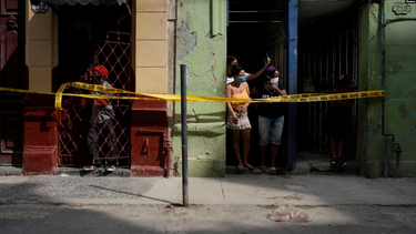 cuba rebasa los 250.000 contagios de covid-19 en medio de protestas y represion