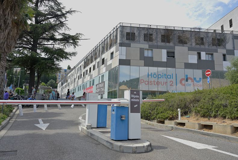 El hospital en Niza, Francia, adonde según reportes fueron enviadas personas heridas en la explosión en Mónaco, el 30 de junio del 2026. (AP foto/Philippe Magoni)