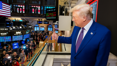 wall street marca record historico tras enfriarse la inflacion en ee.uu.