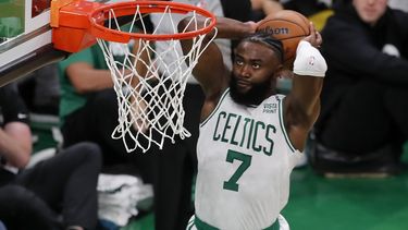 Celtics vence a Warriors y se va arriba 2-1 en las Finales