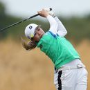 Shiho Kuwaki (de Japón) realiza un golpe de salida (drive) desde el tercer tee durante la cuarta ronda del campeonato de golf Abierto Británico Femenino (Womens British Open) en Lytham St Annes, Inglaterra, el domingo 2 de agosto de 2026. (Foto AP/Jon Super)
