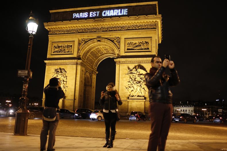 EUR-GEN_FRANCIA-ATAQUE-CRONOLOGIA-1.jpg