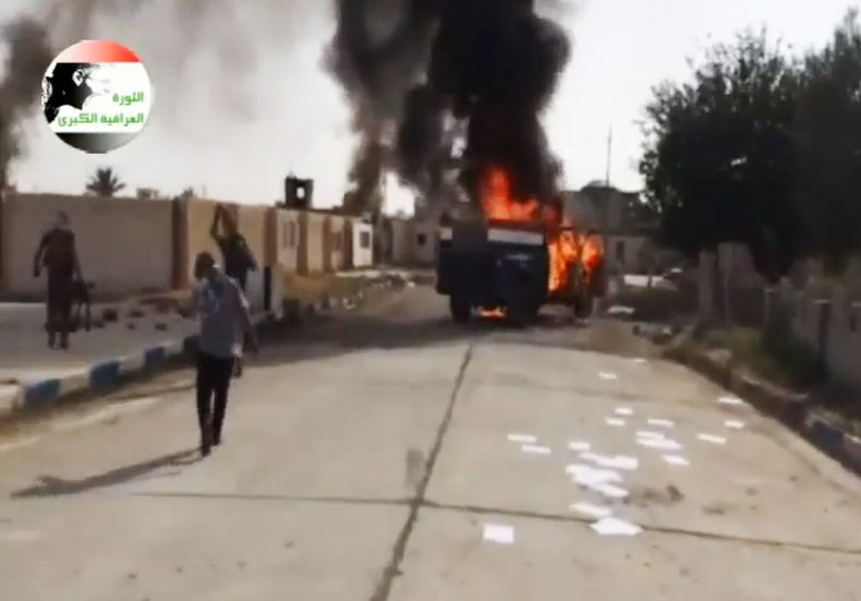 Fotograf&iacute;a tomada de un video publicado por Iraqi0Revolution, un grupo que apoya a a la organizaci&oacute;n vinculada a al-Qaida Estado Isl&aacute;mico de Irak y el Levante el mi&eacute;rcoles 11 de junio, cuyo contenido fue verificado por the Asso