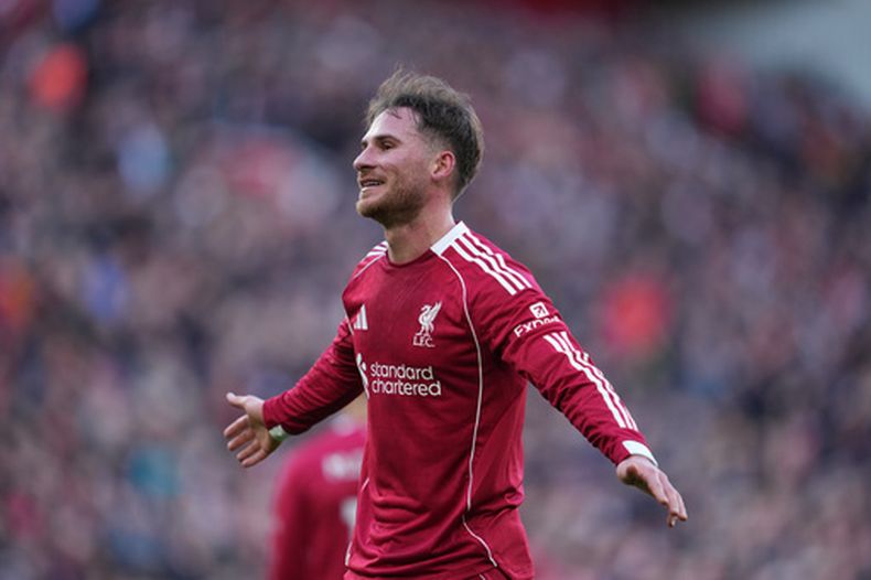 ARCHIVO - El mediocampista de Liverpool Alexis Mac Allister celebra tras anotar un gol contra West Ham en la Liga Premier, el 28 de febrero de 2026. (AP Foto/Jon Super)