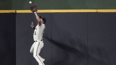 Freeland brilla y Rockies evitan barrida ante Cerveceros