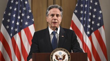 El secretario de Estado de Estados Unidos, Antony Blinken, pronuncia una declaración a la prensa tras reunirse con los ministros de Exteriores del Grupo de Contacto Ministerial Árabe sobre Siria en la ciudad de Áqaba, en la costa sur del mar Rojo, en Jordania, el sábado 14 de diciembre de 2024. (Andrew Caballero-Reynolds/Pool vía AP)