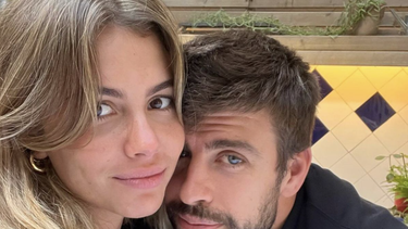 clara chia no le importo estar en publico y asi le quito un granito a pique