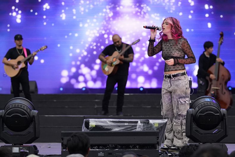 La cantante estadounidense Delilah durante su concierto en el festival Arre en la Ciudad de México el domingo 8 de septiembre de 2024. (Foto AP/Felix Marquez)