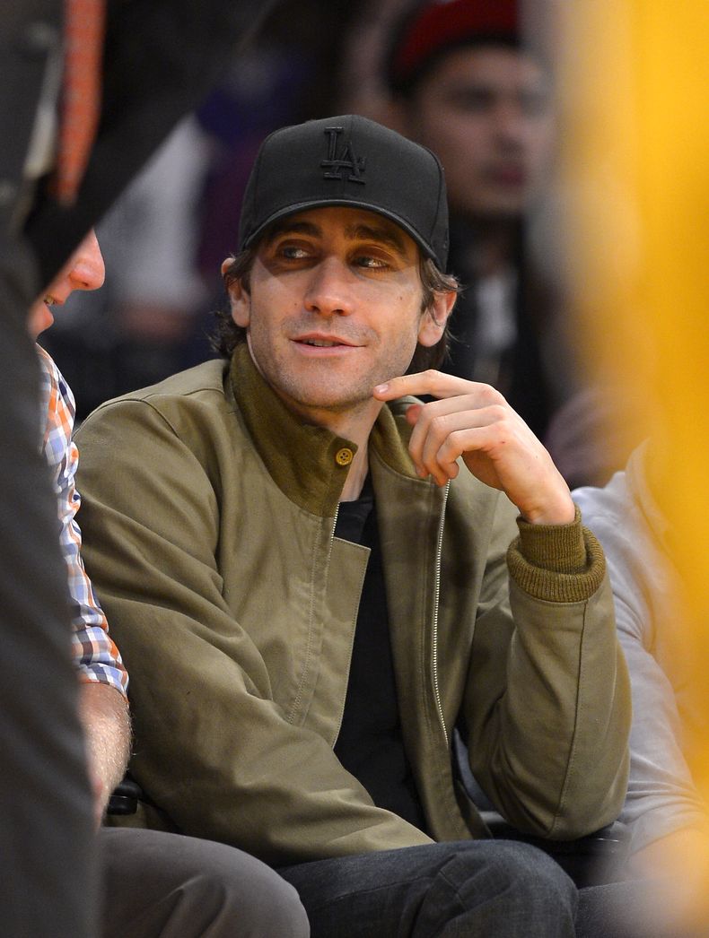 El actor Jake Gyllenhaal en la primera mitad de un partido de los Lakers de Los Angeles contra los Timberwolves de Minnesota el domingo 10 de noviembre de 2013 en Los Angeles. (Foto AP/Mark J. Terrill)