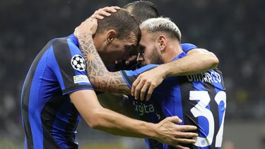 Inter avanza a octavos en la Champions, elimina a Barcelona