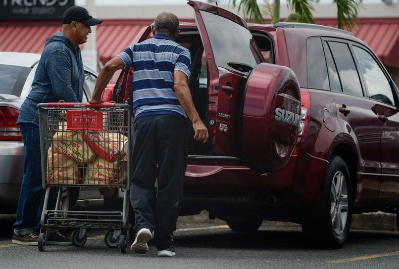 Muchos ciudadanos aprovecharon la ma&ntilde;ana para la compra de los productos de primera necesidad. &nbsp;