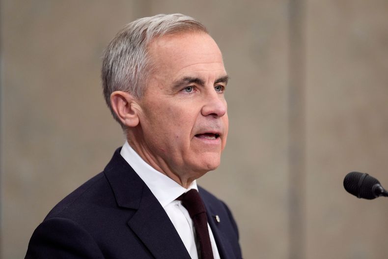 El primer ministro canadiense Mark Carney en una conferencia de prensa, el 26 de noviembre de 2025, en Ottawa. (Adrian Wyld/The Canadian Press via AP)
