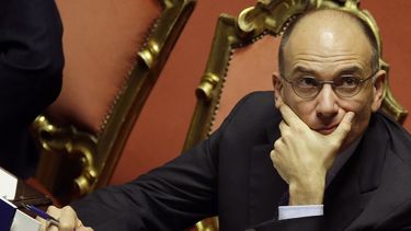 americateve | El primer ministro italiano Enrico Letta durante un voto de confianza en el Senado en Roma el mi&eacute;rcoles 11 de diciembre de 2013. La coalici&oacute;n de gobierno del premier Enrico Letta sobrevivi&oacute; por amplio margen a un voto de confianza en