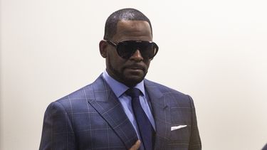 Abogado: R. Kelly fue atacado en prisión federal