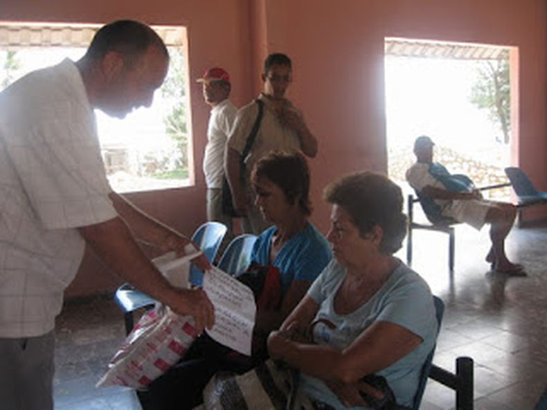 Doscientas personas hospitalizadas por ingerir dulces en mal estado.