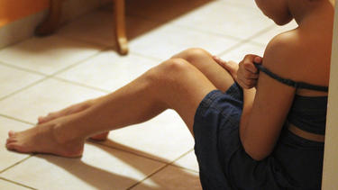 radican cargos contra una pareja por patron de abuso y acoso sexual a dos menores