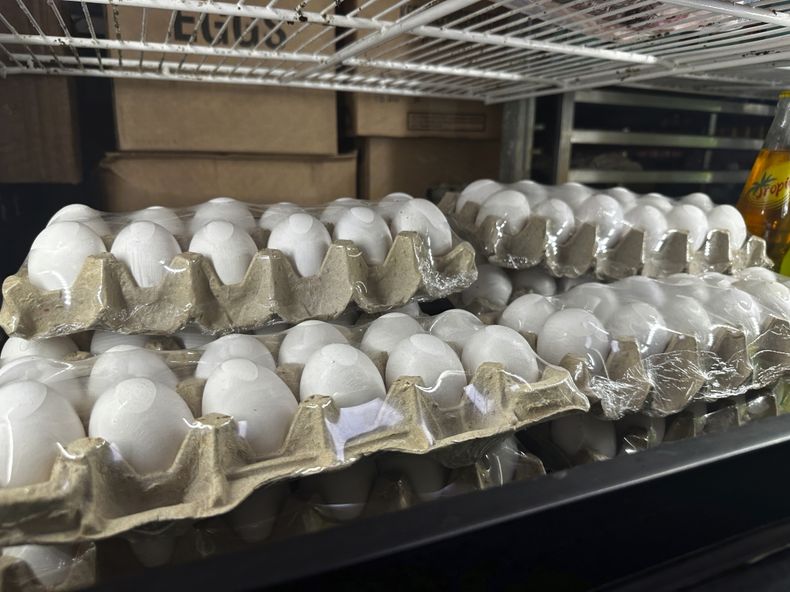 Cajas de huevos dentro de un refrigerador en Normas Sweets Bakery martes, 11 de febrero 2025, en Nueva Orleans. (AP foto/Stephen Smith)