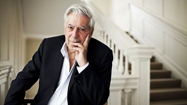 vargas llosa: dudo que haya comunistas en cuba y que esa forma de gobierno vaya a perdurar