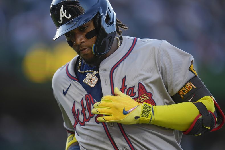 Ronald Acuña Jr. de los Bravos de Atlanta durante el juego ante los Cachorros de Chicago, e, miércoles 22 de mayo de 2024, en Chicago. (AP Foto/Erin Hooley)