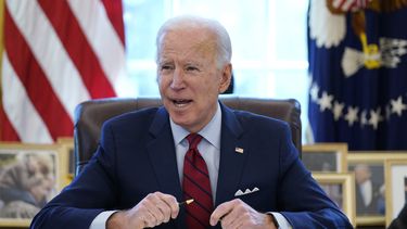 Biden extiende ayuda a propietarios de viviendas morosos