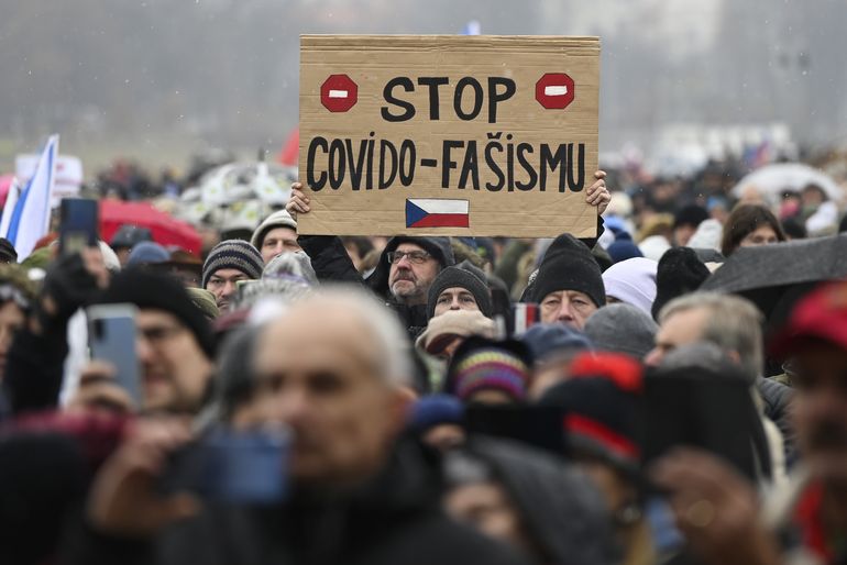 Protestan contra las medidas anti COVID en República Checa