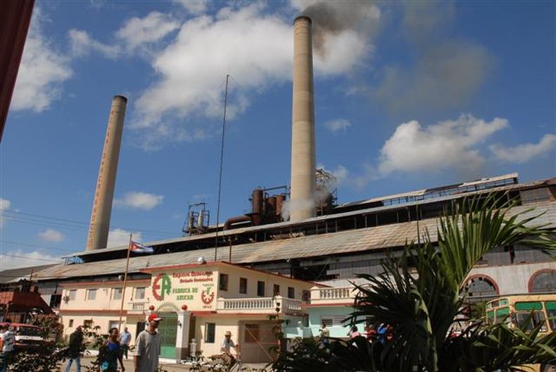 Central azucarera en cuba, fue visitada por empresarios estadounidenses.
