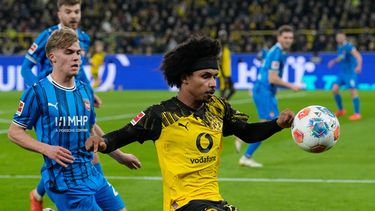 ARCHIVO - Foto del 1 de febrero del 2026, Karim Adeyemi del Borussia Dortmund controla el balón en el encuentro de la Bundesliga ante el Heidenheim. (AP Foto/Martin Meissner, Archivo)