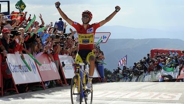 americateve | El ciclista espa&ntilde;ol Alberto Contador festeja tras ganar la 20ma etapa de la Vuelta a Espa&ntilde;a el s&aacute;bado, 13 de septiembre de 2014, en Puerto de Ancares. (AP Photo/Paulo Duarte)