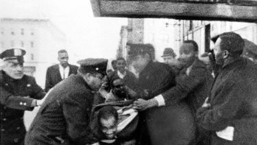 Jueza exonera a dos hombres por el asesinato de Malcolm X