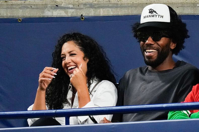 Kawhi Leonard asiste al Abierto de Toronto para observar el partido de la japonesa Naomi Osaka ante la kazaja Elena Rybakina en Toronto el martes 11 de agosto del 2026. (Chris Young/The Canadian Press via AP)