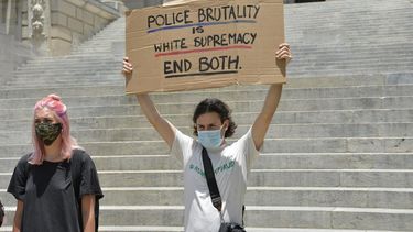 eeuu: fuertes protestas en ohio luego de la muerte de una adolescente de 15 anos en un incidente con la policia