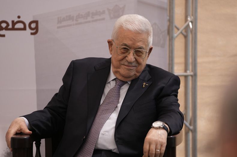 El presidente palestino Mahmud Abás asiste a la ceremonia de inauguración del Complejo de Innovación y Excelencia, el miércoles 9 de septiembre de 2026, en Ramala, Cisjordania. (AP Foto/Mahmoud Illean)