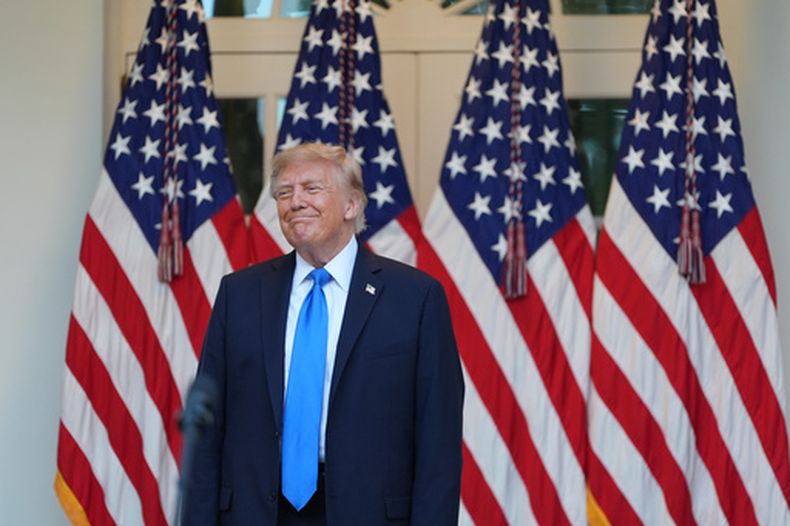 El presidente Donald Trump asiste a un acto con legisladores republicanos en el Jardín de las Rosas de la Casa Blanca, el 2 de septiembre de 2026, en Washington. (Foto AP/Alex Brandon)