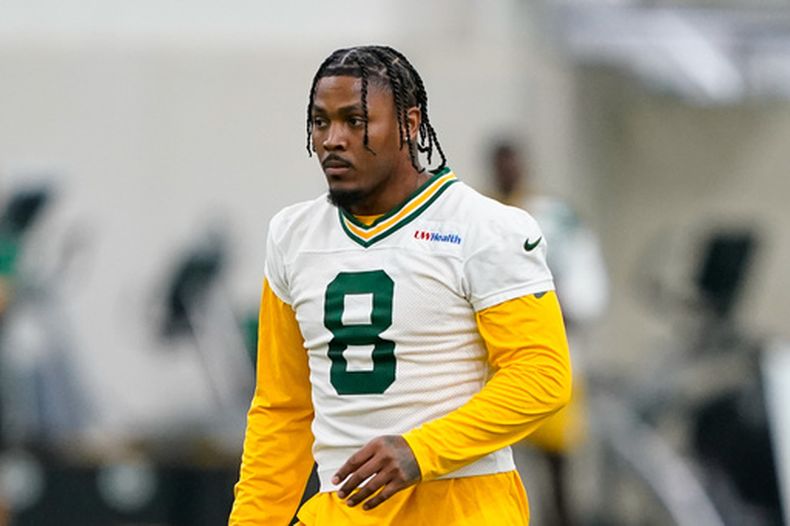 ARCHIVO - Foto del 9 de junio del 2026 del corredor de los Packers de Green Bay Josh Jacobs durante una práctica del equipo. (AP Foto/Kayla Wolf, Archivo)