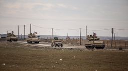 En esta imagen de archivo, un convoy estadounidense durante una patrulla por Hassakeh, Siria, el 8 de febrero de 2022. (AP Foto/Baderkhan Ahmad, archivo)