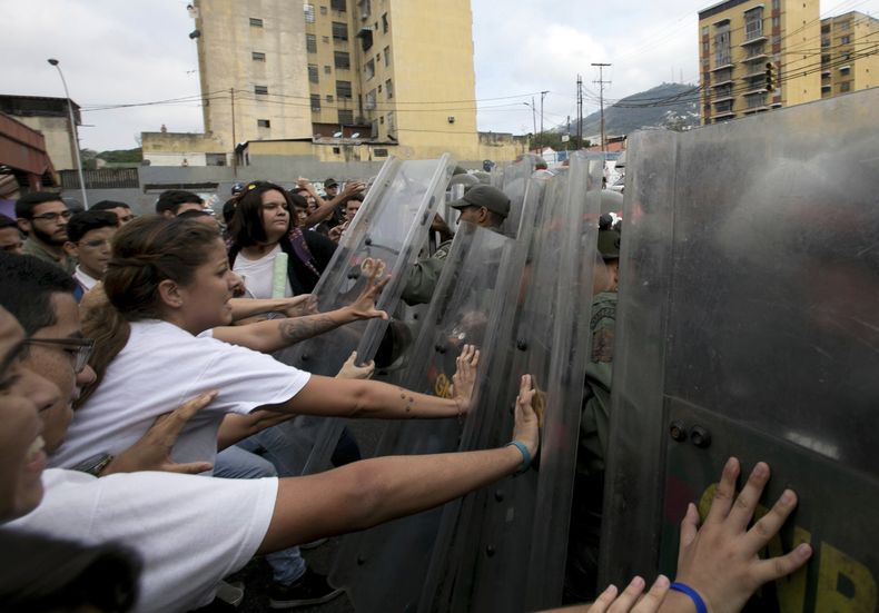 AMS-GEN_AP_EXPLICA-VENEZUELA_CRISIS_POLITICA-1.jpg