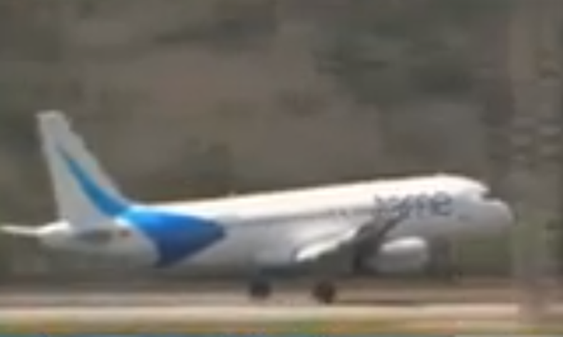 A partir de hoy, los venezolanos pagaran cinco veces más el costo del boleto aéreo para viajes internacionales.