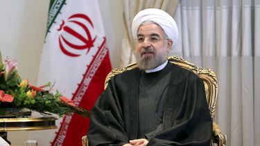 americateve | El presidente iran&iacute; Hasan Ruhani en una reuni&oacute;n con el primer ministro sirio Wael Nader al-Halqi en su oficina en Teher&aacute;n, Ir&aacute;n, el domingo 1 de diciembre de 2013. Ruhani defendi&oacute; el s&aacute;bado 7 de diciembre el acuer