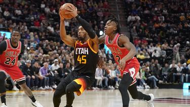 Con récord de Mitchell, Jazz derrota a Bulls