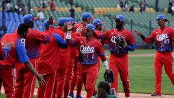 ARCHIVO - Foto del 10 de marzo del 2023, el equipo cubano celebra su victoria ante Panamá en el Grupo A del Clásico Mundial en Taiwán. (AP Foto/I-Hwa Cheng, Archivo)