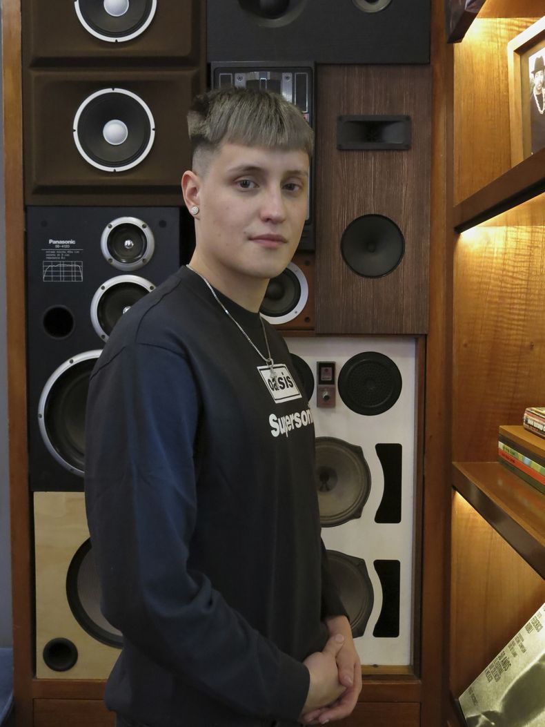 El músico urbano chileno Kidd Voodoo posa para un retrato para promocionar su álbum SATIROLOGÍA (DELUXE EDITION) el 14 de agosto de 2025, en la Ciudad de México. (Foto AP/Berenice Bautista)