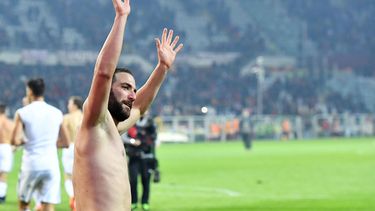 el pipa higuain se tatua el hasta la victoria siempre del che