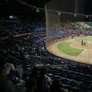 En medio de la crisis, el béisbol venezolano persevera